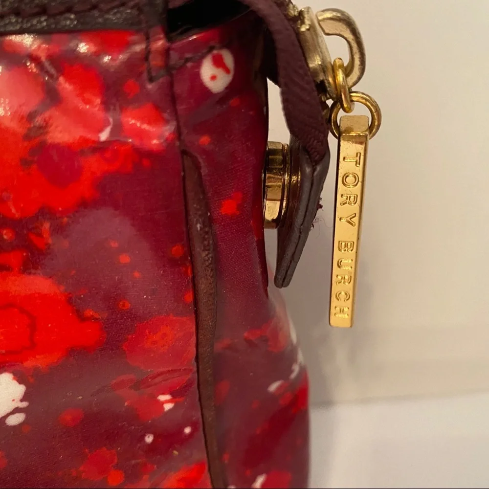 TORY BURCH BAG COSMETIC RED WHITE PRINT ZIP TOP MAKEUP SIGNATURE T TAC MEDALLION